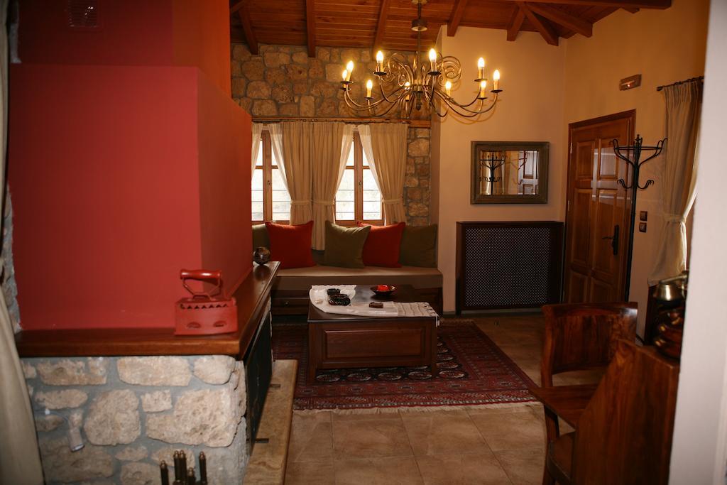 Roes Suites Loutraki  Exterior photo