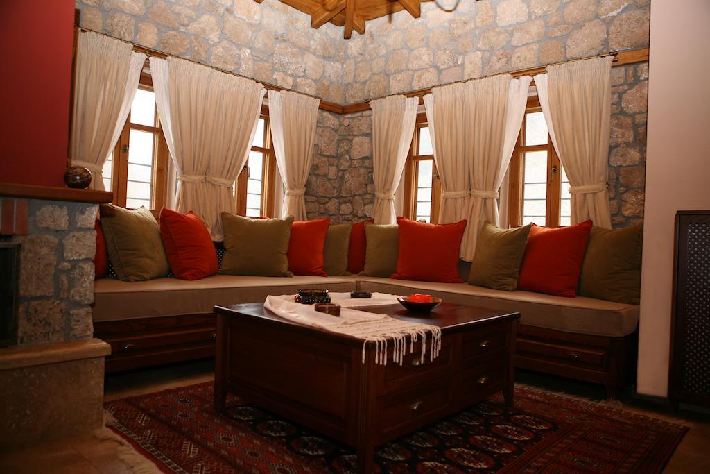 Roes Suites Loutraki  Exterior photo